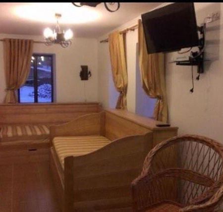 Дом Для Отдыха В Лесу Rzhyshchiv Luaran gambar